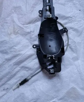 BMW 3 E90 E91 Front door exterior handle/bracket 7059971