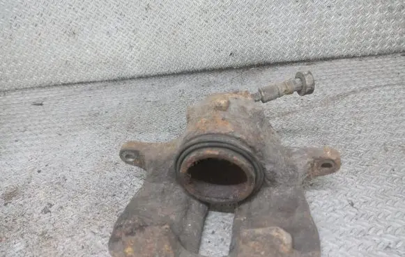 Volkswagen Polo III 6N 6N2 6NF Front brake caliper