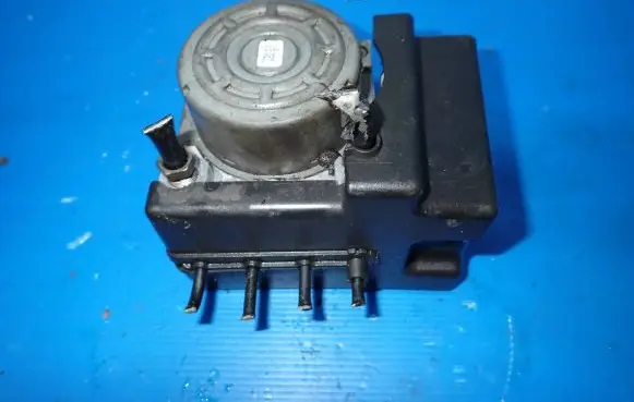 Peugeot 208 ABS Pump 9804161580