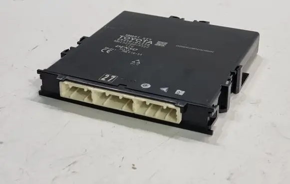 Toyota Auris E180 Door central lock control unit/module MB2325009522 8999002370