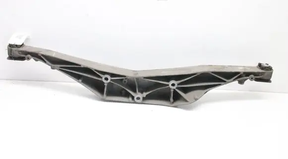 BMW 1 F40 Rear differential/diff mount bracket 6858474