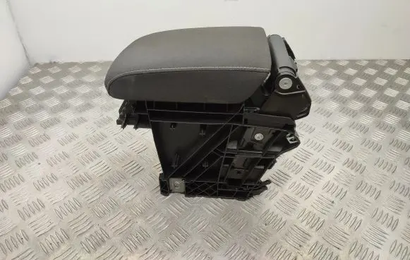 Volkswagen Golf VII Armrest 5G0863250B