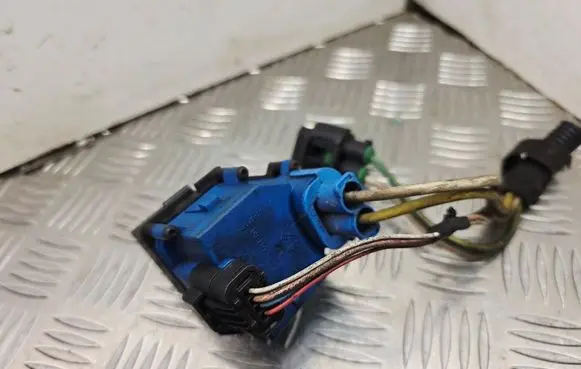 Peugeot 308 Coolant fan relay 9662240180