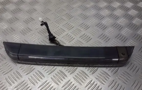 Mitsubishi Grandis Third/center stoplight