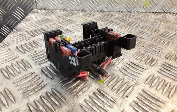 Mercedes-Benz S W221 Fuse box set 2215450601 A2215450601