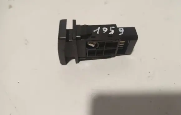 Toyota Avensis T250 Hazard light switch 157963 TR9503 D0T4