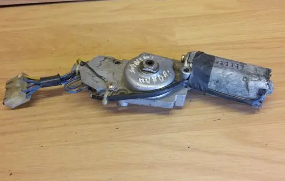 Hyundai Lantra I Wiper motor