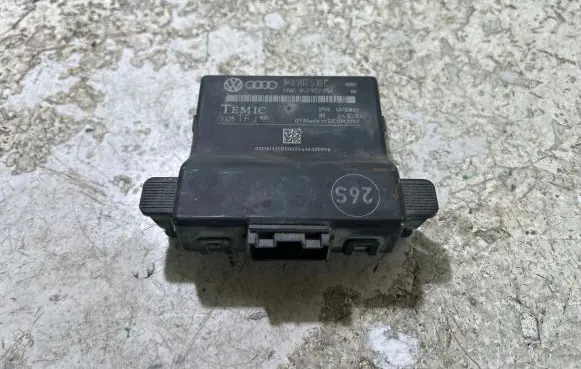 Volkswagen Golf V Gateway control module 1K0907530C 240304 1K0907951