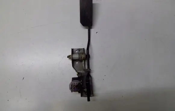 Nissan X-Trail T30 Accelerator throttle pedal 18919AM810