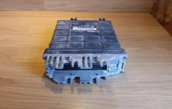 Volkswagen Golf III Engine control unit/module 0261200760 1H0907311F