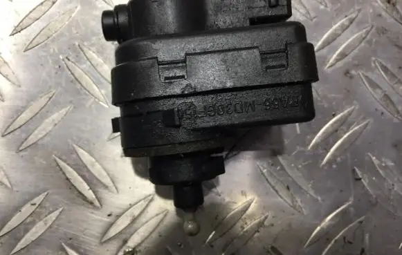 Headlight level adjustment motor