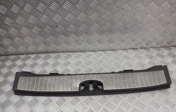 Opel Signum Front sill (body part) 13101117