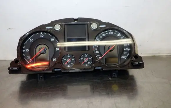 Volkswagen PASSAT B6 Speedometer (instrument cluster) 3C0920860N
