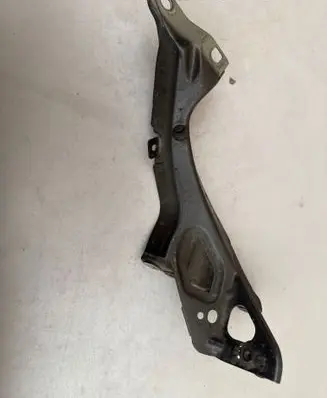 Audi A6 Allroad C7 Fender mounting bracket 4G0821135A