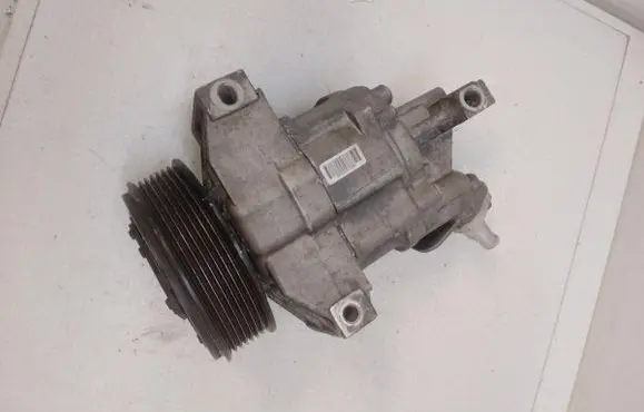 Dacia Sandero II Air conditioning (A/C) compressor (pump) Z0015421b