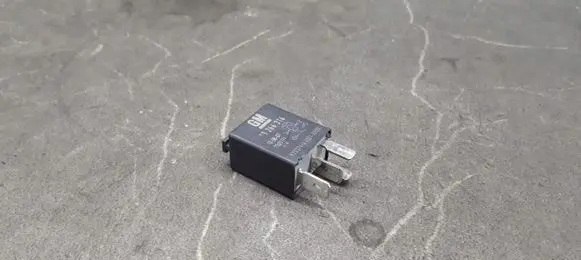 Opel Meriva A Fuel pump relay v23374-a1001-x009