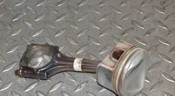 Volkswagen Golf V Piston 06DA