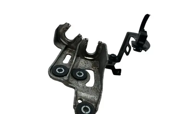 Hyundai Tucson TL Gear shift cable bracket 