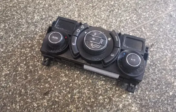 Peugeot 3008 I Climate control unit 96738320XT