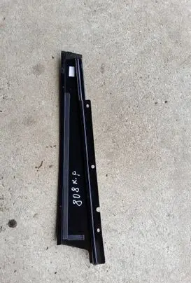 Chrysler 200 Front door trim (molding) 10808051