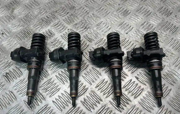 Volkswagen Golf IV Fuel injectors set 038130073AJ 0414720037
