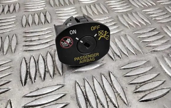 Passenger airbag on/off switch