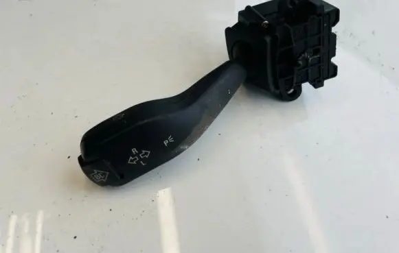 BMW 5 E39 Indicator stalk 8363668 01104010