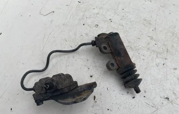 Clutch slave cylinder