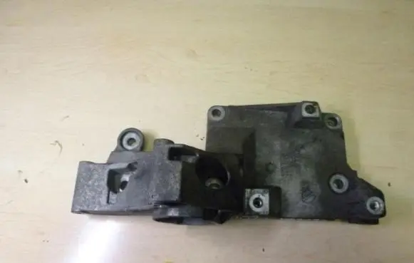 Seat Ibiza IV (6J,6P) Engine mounting bracket 038903143AG VD2093