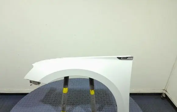 Skoda Superb B5 (3U) Fender 