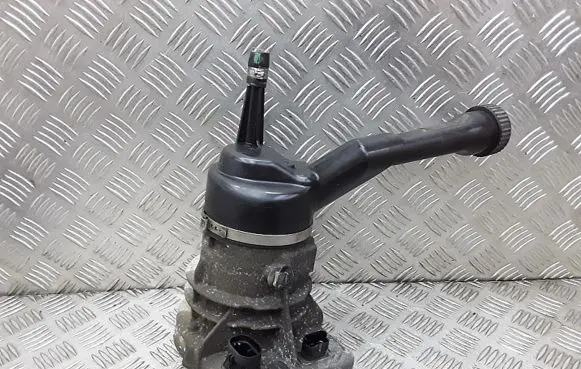 Citroen C4 I Power steering pump 9685051580