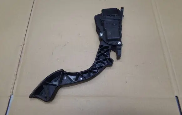 Volvo S40 Accelerator throttle pedal 4M519F836AH