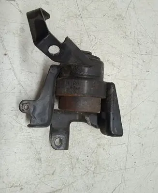 Toyota Corolla Verso AR10 Engine mount bracket