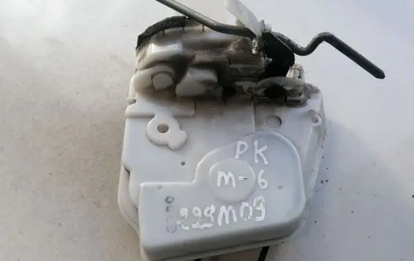 Mazda 6 Front door lock 8K13B0031