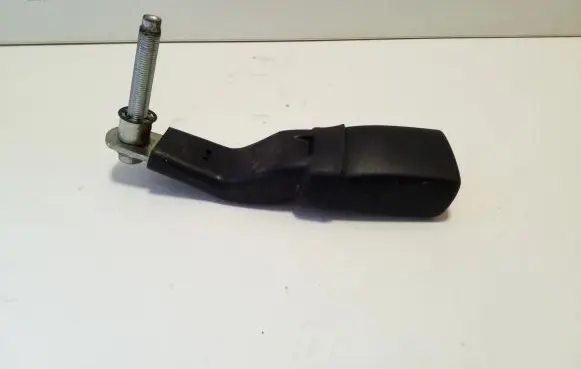 Lexus RX 330 - 350 - 400H Rear seatbelt buckle