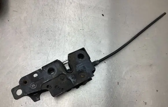 Audi A3 S3 8P Engine bonnet/hood lock/catch 8P082350