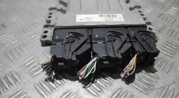 Renault Megane III Engine control unit/module 237106101