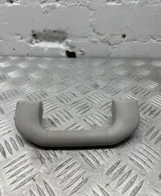 Mercedes-Benz E W212 Front interior roof grab handle A204100051
