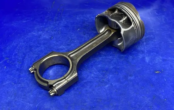 Ford Kuga II Piston with connecting rod RFCJ5G6205CA
