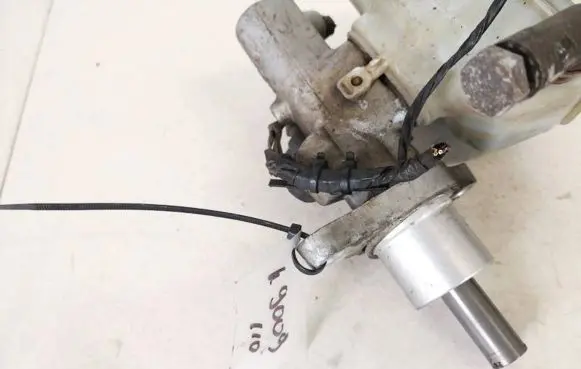 Skoda Octavia Mk2 (1Z) Master brake cylinder 1k0945459a