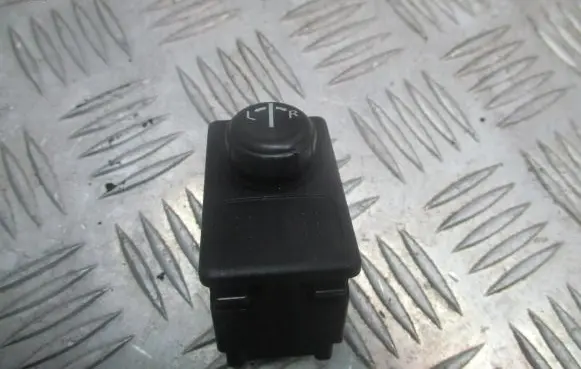 Nissan Almera Tino Wing mirror switch