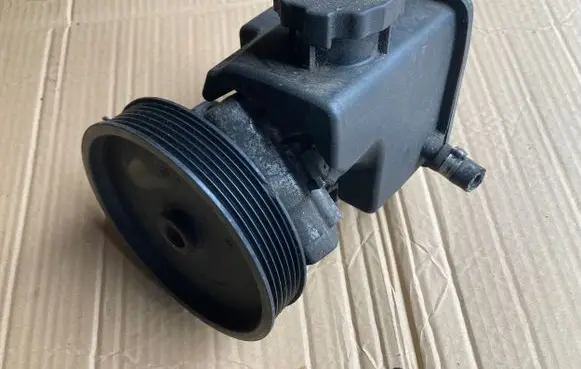 Mercedes-Benz C W204 Power steering pump A0044667001