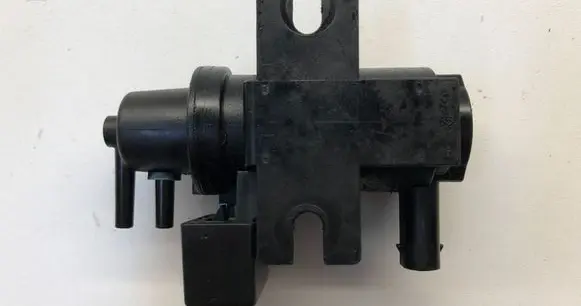 BMW 1 E81 E87 Turbo solenoid valve 70206301