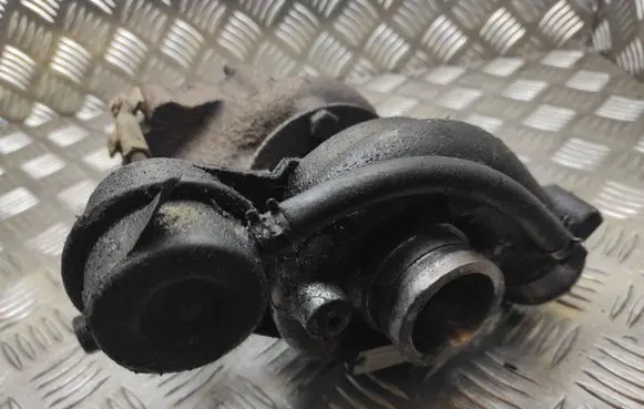 Volkswagen PASSAT B3 Turbo 028145703B 4655771 VC0263F