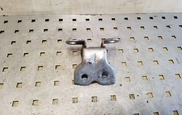 Toyota Avensis Verso Front door lower hinge 