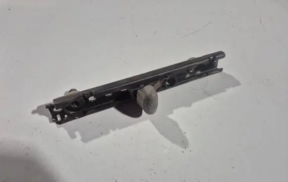 Renault Scenic I Seat belt adjustment rail 847931AL 00061198