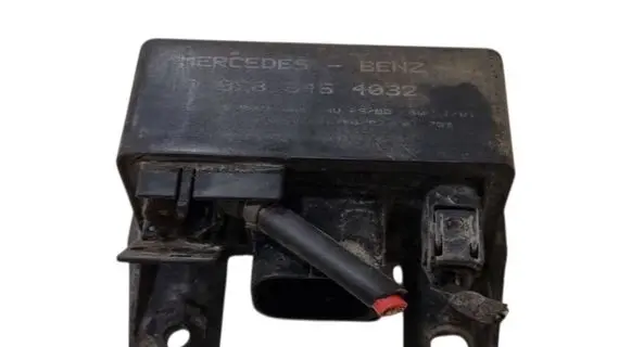 Mercedes-Benz E W211 Glow plug pre-heat relay 0285454032