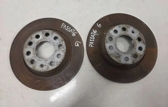 Volkswagen PASSAT B6 Rear brake disc 