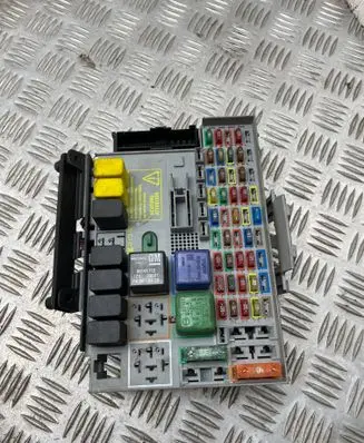 Opel Zafira A Fuse box set 24412497
