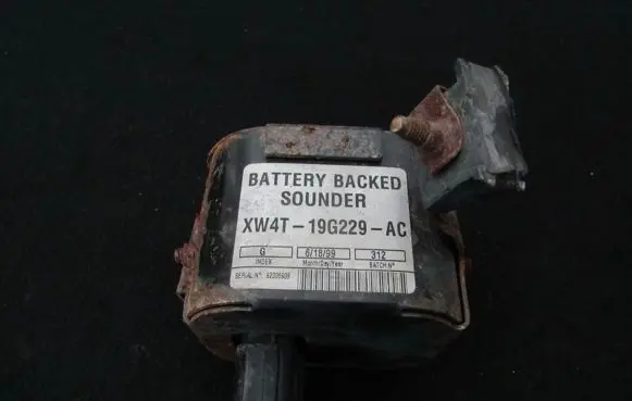 Jaguar S-Type Horn signal xw4t19g229ac xw4t-19g229-ac